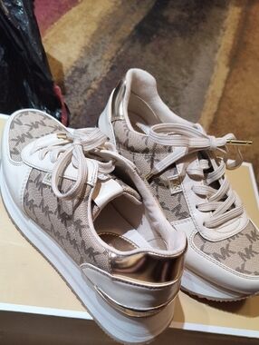 Michael Kors Beige Logo-Print NIB Sneakers with Gold Accents 5M